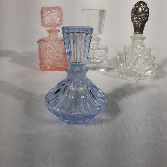 Perfume Bottles Lot of Four Vintage - Picture 4 of 6
